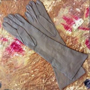 🆕 Vtg. Taupe Silk Lined Kid Gloves